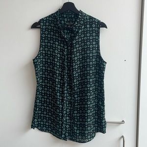 Banana Republic green sleeveless Size M
